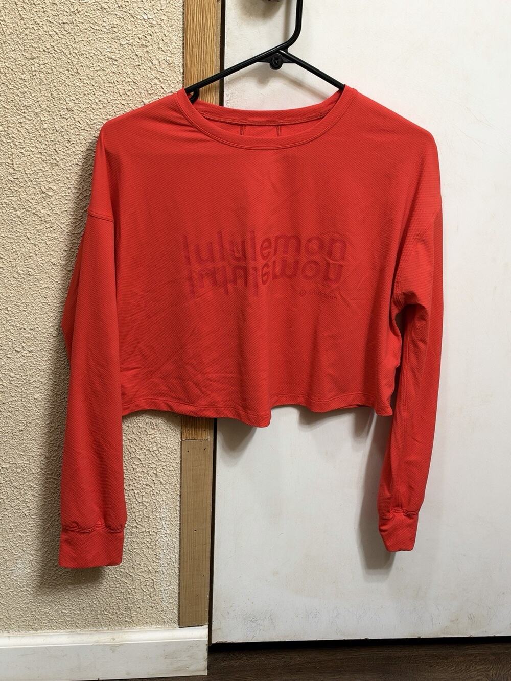 Lululemon Top Womens 4 Red Cropped Muscle Love Long Sleeve Boxy Spell Out Logo